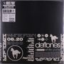 Texte: WHITE PONY, 06.20 2000, deftones. Design: Schwarzes Cover, weißes Pony-Logo, geometrische Schriften.