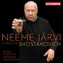 "NEEME JÄRVI CONDUCTS SHOSTAKOVICH" mit der Royal Scottish National Orchestra, rotes Chandos-Logo, Mann dirigiert.