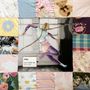"PISS you made me skin on linen". Patchwork mit verschiedenen Stoffmustern, darunter eine springende Person.