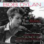 BOB DYLAN, THE EARLY RECORDINGS, Songtitel darunter. Schwarz-weiß Porträt mit Gitarre, nachdenklicher Ausdruck.