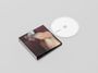 CD mit „Deluxe Leather Embossed Packaging“-Text, daneben ein geschlossenes CD-Cover mit dem Bild eines Mannes.