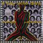 „a tribe called quest, Midnight marauders“ in gelber Schrift. Vordergrund: Bunte Figur, Hintergrund: Schwarz-weiße Gesichter.