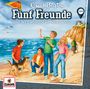 "Enid Blyton: Fünf Freunde und der Diebstahl im Felsenhaus" ist der Text. Vier Kinder, ein Hund am Strand.