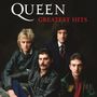 Text: "QUEEN GREATEST HITS". Vier Personen in unterschiedlicher Kleidung und mit verschiedenen Frisuren, frontal blickend.