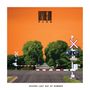 Text: "DAYDREAM PLUS" und "SECOND LAST DAY OF SUMMER". Illustration eines Bahnübergangs vor einem orangen Himmel.