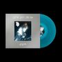 Text: "HALCYON BLUES". Unscharfes Foto einer Person, Mondscheinszene. Vinyl in leuchtendem Blau.