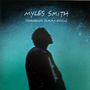 Text: "Myles Smith, Stargazing (Aurora Edition)". Silhouette einer Person, die nach oben schaut, vor einem türkisfarbenen Hintergrund.