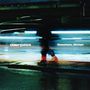 Texte: "overpass", "Elsewhere, Always". Verschwommene nächtliche Szene, beleuchtete Straße mit Bewegungsunschärfe und Reflexionen.