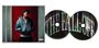 "THE FALL OFF" auf zwei CDs. Links davon ein Mann in blauer Jacke vor rotem Hintergrund.