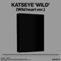 "KATSEYE 'WILD' (Wild heart ver.)" oben. Unten: Liste mit Artikeln wie Fotobuch, CD-R und Photocard. Schwarzes Buch mittig.