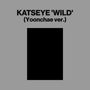 KATSEYE 'WILD' (Yoonchae ver.) in großer, schwarzer Schrift auf grauem Hintergrund, darunter ein schwarzes Rechteck.