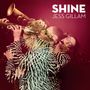Text: "SHINE", "JESS GILLAM". Mehrfachbelichtetes Foto von einer Frau in Zebra-Muster, die Saxophon spielt.