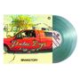 "Shoebox Days" in geschwungener Schrift, "BRAINSTORY" darunter. Roter Pickup vor Häusern, grüne Vinyl-Schallplatte.