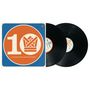 "10 YEARS OF BIG CROWN RECORDS" auf einem orange-blauen Cover, mit zwei schwarzen Schallplatten daneben.