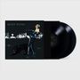 "Roxy Music" steht über einer stilvollen Frau in Schwarz mit Panther, vor City-Silhouette. Zwei schwarze Vinyl-Schallplatten.