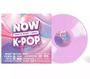 "NOW That's What I Call K-POP" prangt in großer Schrift auf einer rosa-schimmernden Illustration mit rosa Vinyl-Schallplatte.