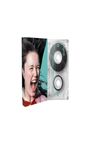"Sigrid." auf einem türkisfarbenen Cover mit einer lachenden Frau und einer transparenten Kassette.