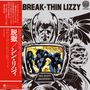 Roter Text auf Japanisch links. Oben: "Jailbreak - Thin Lizzy". Mitte unten: "Red Alert: Jailbreak!" Illustration eines Überwachungssystems.