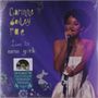 "Corinne Bailey Rae Live in New York." Sängerin mit Mikrofon, violetter Hintergrund, Aufkleber mit Schallplatte.