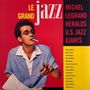 "LE GRAND JAZZ," "MICHEL LEGRAND HERALDS U.S. JAZZ GIANTS." Ein Mann mit Brille und Zigarette, Hemd und Krawatte.