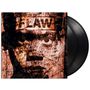"FLAW" in großen Buchstaben, darunter chaotische Texte. Im Hintergrund ein fragmentiertes Gesicht. Vinyl-Schallplatten am Rand.