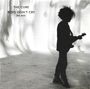 Text: "The Cure, Boys Don't Cry (86 Mix)." Silhouette einer Person mit Gitarre vor verschwommenem Hintergrund.