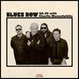 "BLUES NOW GA-20 with Charlie Musselwhite." Vier Männer in dunkler Kleidung, eine Gruppe posiert lächelnd.