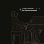 "JULIUS EASTMAN Gay Guerilla New European Ensemble." Silhouette eines Pianisten an einem Flügel, minimalistisch dargestellt.