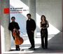 "W. A. Mozart, Piano Trios, Vol. 1, Susato Trio." Drei Menschen mit Instrumenten vor Säulen, helles Licht.