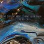 „The Current Above - Immersion Seven“ und „Steve Roach“ stehen auf einem abstrakten, fluiden Kunstwerk in Blau- und Grüntönen.