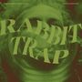 Text: "RABBIT TRAP", "Original Motion Picture Soundtrack", "Music by Lucrecia Dalt". Ein stilisiertes grünes Gesicht im Hintergrund.