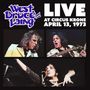 "West, Bruce and Laing", "LIVE AT CIRCUS KRONE APRIL 13, 1973". Drei Musiker spielen leidenschaftlich auf der Bühne.