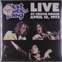 "West, Bruce and Laing Live at Circus Krone April 13, 1973." Drei Musiker: Links spielt einer Gitarre, ein anderer singt. Unten spielt einer Schlagzeug.