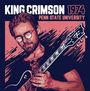 "King Crimson 1974 Penn State University." Illustration eines Mannes mit Gitarre, ernster Ausdruck.