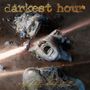 „Darkest Hour, Suffer Divine“ in goldener Schrift. Drei abstrakte, verzerrte Gesichter.