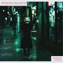 "WYNONA BLEACH" und "ANIMAL STYLE" in pinker Schrift. Eine Person mit Katzenmaske steht auf einem nächtlich beleuchteten Gehweg.