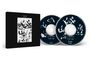 Zwei CDs und eine Hülle mit dem Text: "In a Glass House, Gentle Giant", begleitet von schwarz-weißen Fotos der Band.