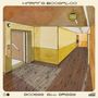 „Karate Boogaloo“ oben, „Exit“ an der Decke, „Access All Areas“ unten. Illustration eines Flurs mit Fahrstuhl.