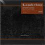 "Lambchop SHOWTUNES" gefolgt von einem Zitat. Dunkles Cover mit orangenem Streifen und künstlerischem Hintergrund.