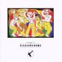 „WELCOME TO THE PLEASUREDOME“ steht unter einer farbenfrohen Illustration von fünf stilisierten, tanzenden Personen.