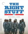 „The Right Stuff“ in blauer Schrift, darunter sieben Astronauten in silbernen Anzügen. Links ein vertikaler Text.