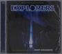 "EXPLORERS" und "Music Composed and Conducted by Jerry Goldsmith" in leuchtenden Buchstaben, zeigt ein beleuchtetes Tor mit Fahrrad.