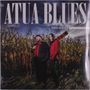 „ATUA BLUES“ und „TWO ROOTS“ in großen Buchstaben. Zwei Männer stehen auf einem Feld, einer mit einer Gitarre.