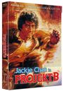 Jackie Chan in PROJEKT B. Nameless - Limited Mediabook Edition. Illustration eines Mannes in Aktion im Hintergrund.