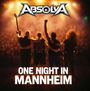 "ONE NIGHT IN MANNHEIM" steht unten in weiß. Vier Personen umarmen sich vor jubelndem Publikum. Oben das Logo "ABSOLVA".