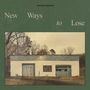 Texte: "American Aquarium", "New Ways to Lose". Gebäude mit blauem Tor, Bäume im Hintergrund.