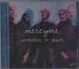 "MercyMe wonder & awe" steht auf einem Albumcover mit fünf Männern vor einem blauen Hintergrund.