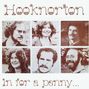 "Hooknorton" oben, "In for a penny..." unten. Sechs Porträtfotos in Schwarz-Weiß, drei Männer, drei Frauen.