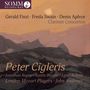 Gerald Finzi, Freda Swain, Denis ApIvor: Clarinet Concertos. Peter Cigleris. Landschaft in Erdtönen, stilisierte Hügel.