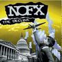 Text: "NOFX" und "THE DECLINE". Ein Junge hält ein Spielzeugflugzeug, im Hintergrund das Kapitol. Kollage mit gelbem Himmel.